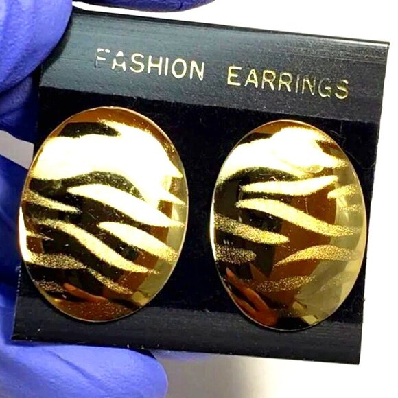 Bold Gold Tone Zebra Print Stud Earrings – Retro Animal Print Statement Jewelry - Picture 1 of 8